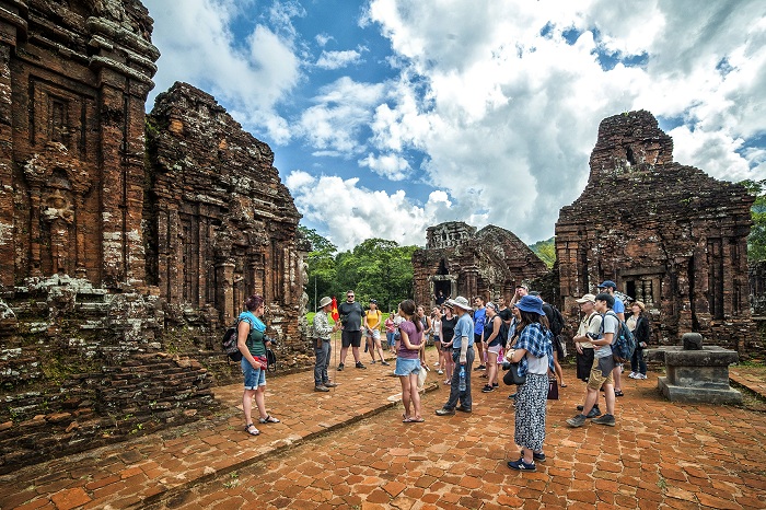 Tham quan khu di tích Mỹ Sơn (Quảng Nam). Ảnh: Đỗ Trọng Hoài Ân